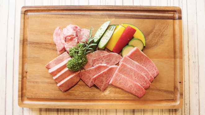 焼肉うしすけ - メイン写真: