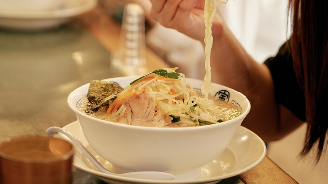 湘南あっさり豚骨ラーメン 寅そば - メイン写真: