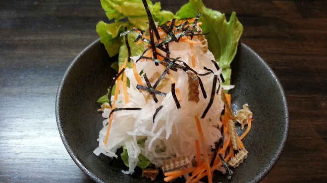 うなぎ 仙見 - 料理写真:骨せんべいチップの和風サラダ