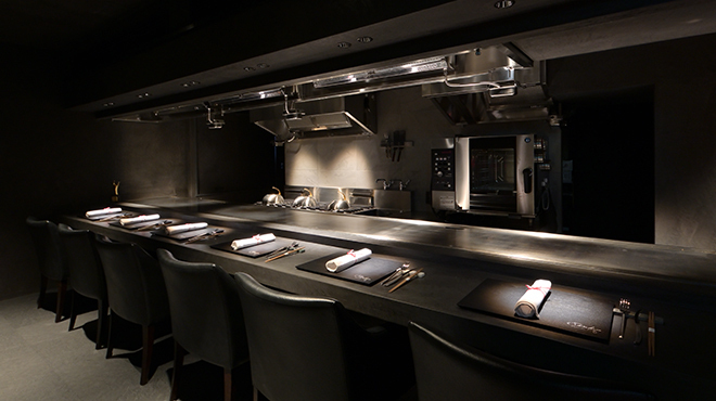 Counter seating at Kagurazaka Shirukuya HANARE