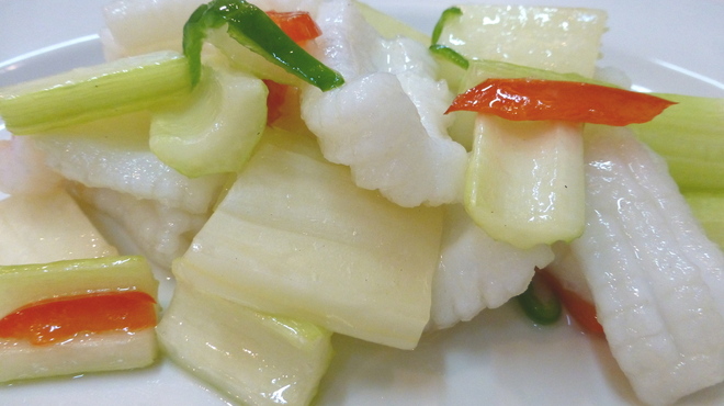 梅林 - 料理写真:イカとセロリの炒め　中1,600円
