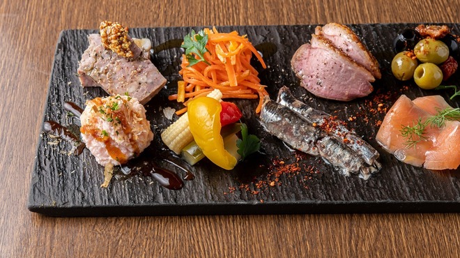 Madre ハーブとスパイス料理のワイン食堂 - メイン写真: