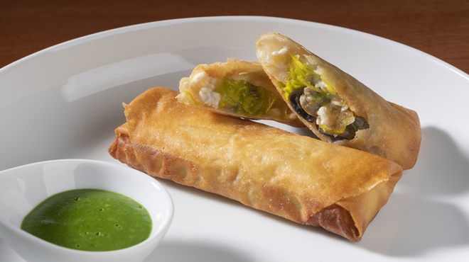 エルヴェ - 料理写真:エスカルゴとキノコの春巻き