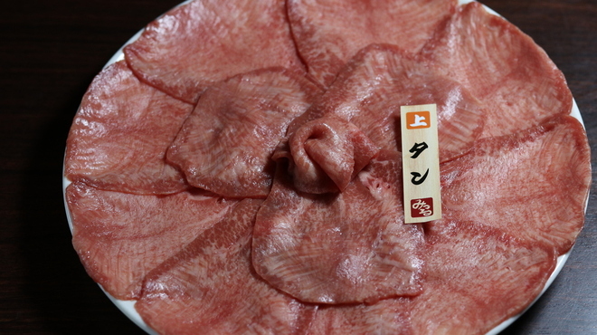 黒毛和牛まるごと一頭買い 炭火焼肉 道頓堀みつる - メイン写真: