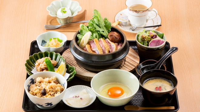 博多水炊き・鶏すき鍋 西新初喜 - メイン写真: