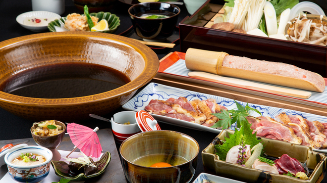 博多水炊き・鶏すき鍋 西新初喜 - メイン写真: