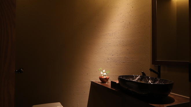 旬壽 - 内観写真:広く豪華な化粧室