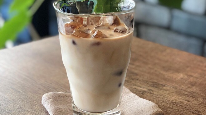 Hyakushou Resutoran - ドリンク写真:ミルクたっぷり、氷コーヒー