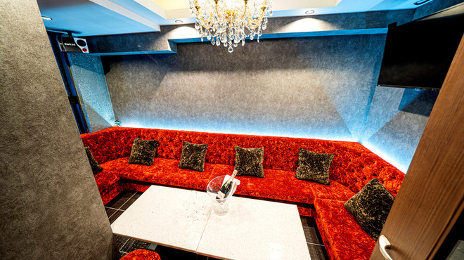 LUXURY BAR MILAS  - メイン写真: