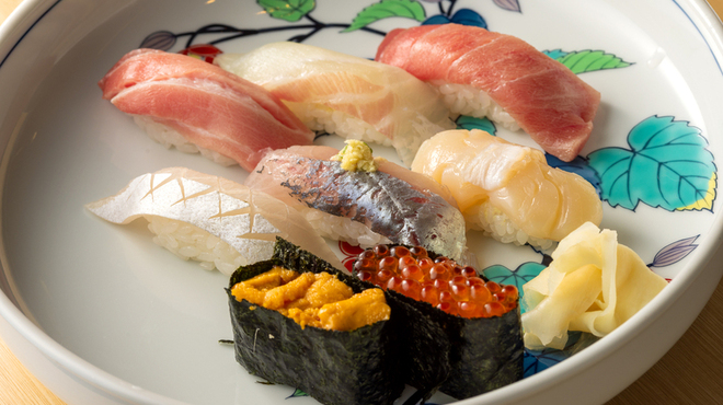 まわる寿司　博多魚がし - メイン写真: