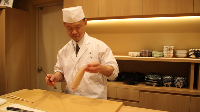 懐石料理 はし本 - 料理写真:東京吉兆で23年務めた　料理長