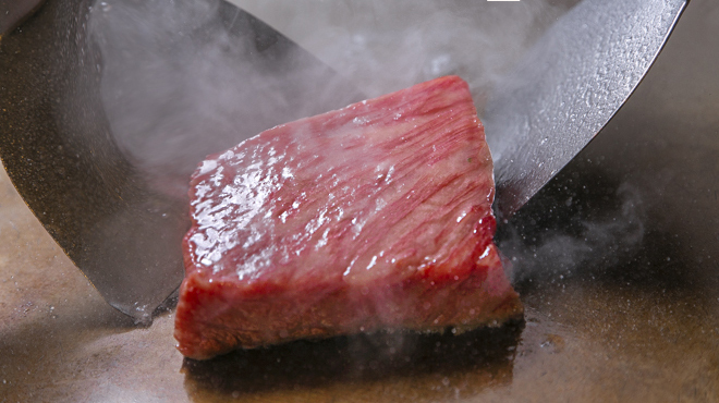 宮地亭 - 料理写真:鉄板焼シーン