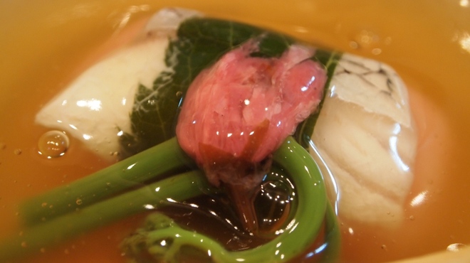 萌えぎ - 料理写真:鯛の桜蒸し 2013年4月