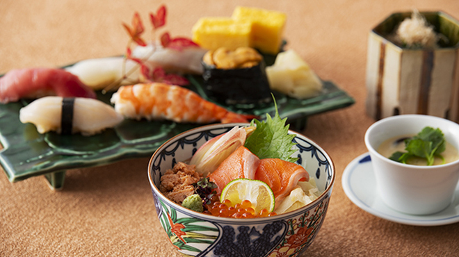 海彦 - 料理写真:にぎり鮨と秋鮭丼