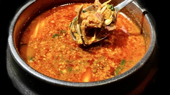焼肉人生タロちゃん - 料理写真:タロちゃん汁
辛さと旨味とホッとする味わいが同居した名物スープ