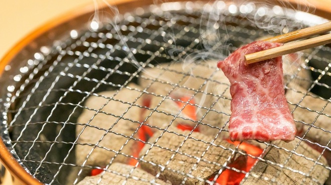 炭火焼肉 萬まる - メイン写真: