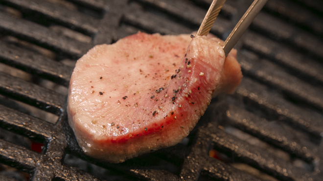 個室焼肉 雲海 - 料理写真:牛タン焼