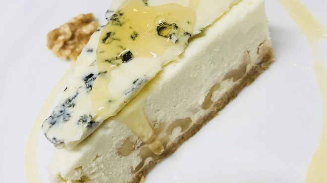 ガストーラ - 料理写真:ブルーチーズのチーズケーキ