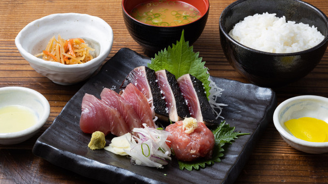 藁焼き鰹たたき明神丸 - メイン写真: