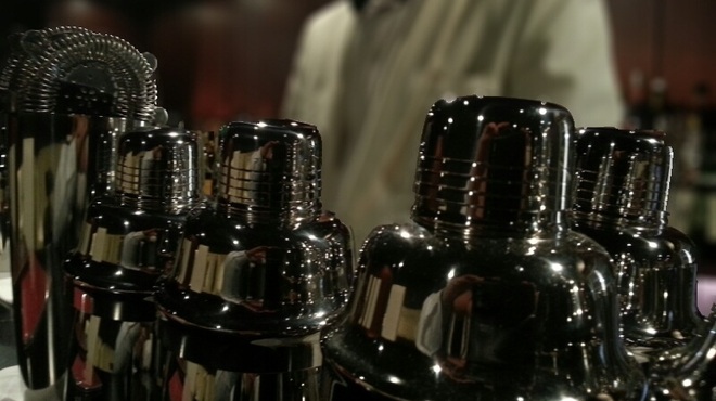 バー シェフテンダー - 料理写真:７００を超えるボトルの数々。お好みのお酒をお楽しみ下さい！