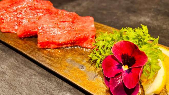 炭火焼肉　にくたらし　熊本上乃裏店 - 料理写真:厚切りタン