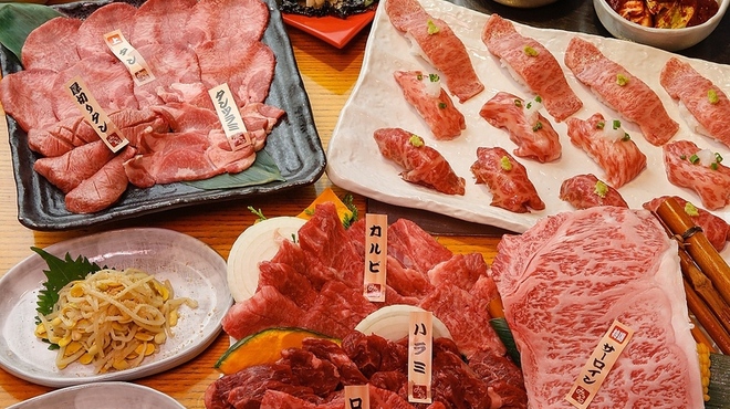 黒毛和牛まるごと一頭買い 炭火焼肉 道頓堀みつる - 料理写真: