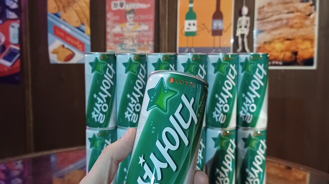 ソウルオモニ - ドリンク写真:おなじみの韓国チルソンサイダー。デザインも可愛くインスタ映えで人気です