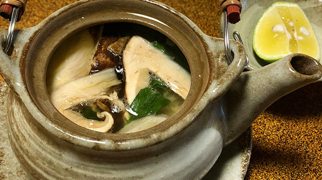 長島 - 料理写真:2.松茸と鱧の土瓶蒸し(湯葉 青菜 粟麩 酢橘)