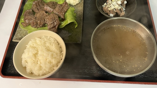 壱之蔵 - 料理写真:〈ランチ〉牛タン定食