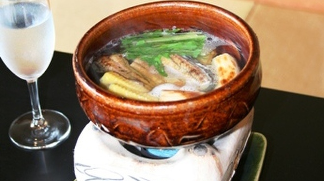 料亭 福寿家 - 料理写真:鰻の白焼きを鍋に仕立てたました。生姜の香りが食欲をそそります。