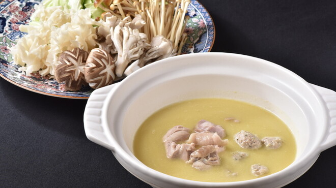 Yakitori To Mizutaki Kushida - 料理写真:京紅地鶏の鶏ガラを１０時間以上煮た超濃厚白湯スープの鍋。