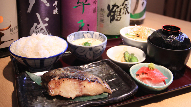 おいしい寿司と活魚料理 魚の飯 - メイン写真: