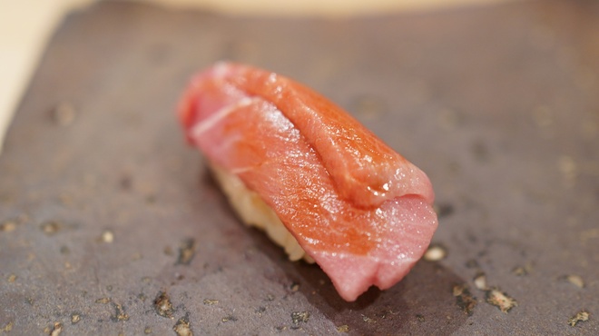 鮨まつもと - 料理写真:中トロ
