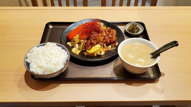 Wafuu Hoiko Rosemmon Tendashiya - 料理写真:和風回鍋肉<赤>定食