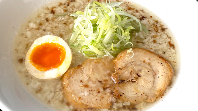 泡系しおとんこつラーメン べらしお - メイン写真: