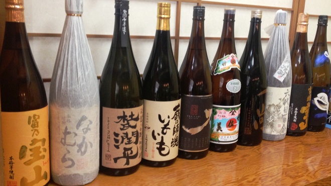 Yonekura - 内観写真:焼酎、日本酒も幅広く取りそろえております。