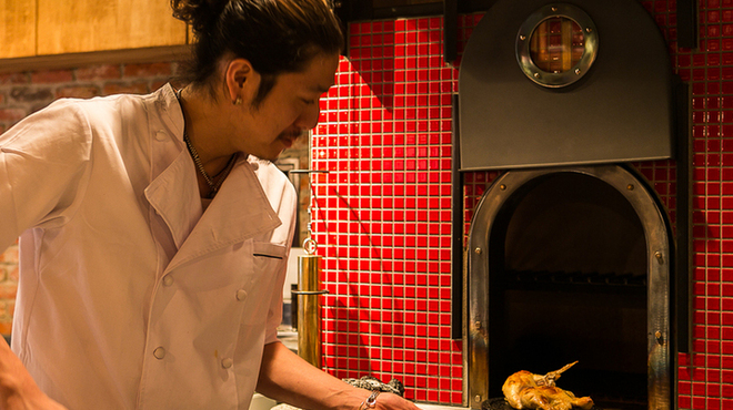 ワインノルイスケ - 料理写真:鳥取から直送の大山鶏！るいすけの秘伝の調理法と鶏専用の石釜によって胸肉が驚きの味わい[半身980円]