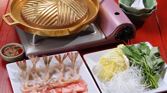 タイ政府公認 タイ料理 アロイチンチン - メイン写真: