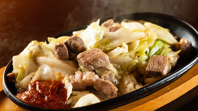 和助 - メイン写真:豚の鉄板スタミナ焼き