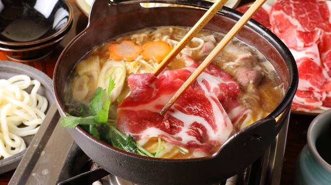 信州伊那谷の味 勘太郎 - 料理写真:一番人気！しし鍋（信州味噌仕立て）