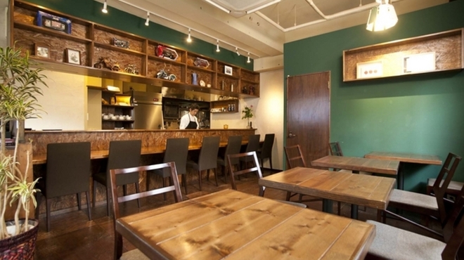 Cafe MARUGO - 内観写真:明るく開放的な外観が『cafe MARUGO』の目印です。