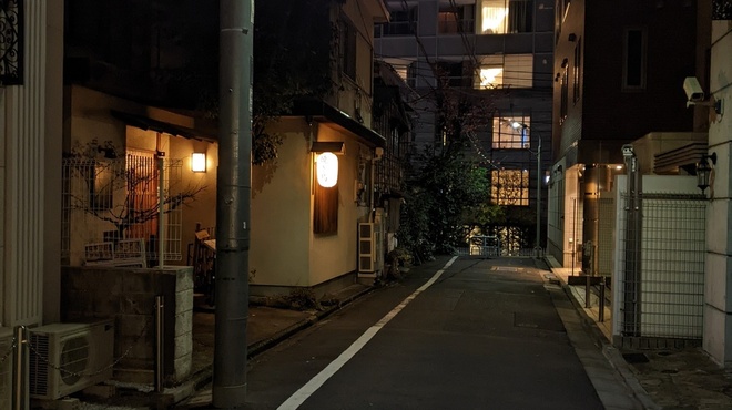 Enishi - 外観写真:夜の路地裏