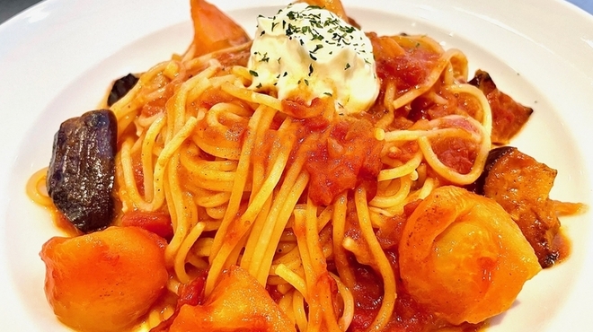生パスタのお店 レガーロ - 料理写真:新鮮トマトと茄子のたっぷりチーズ