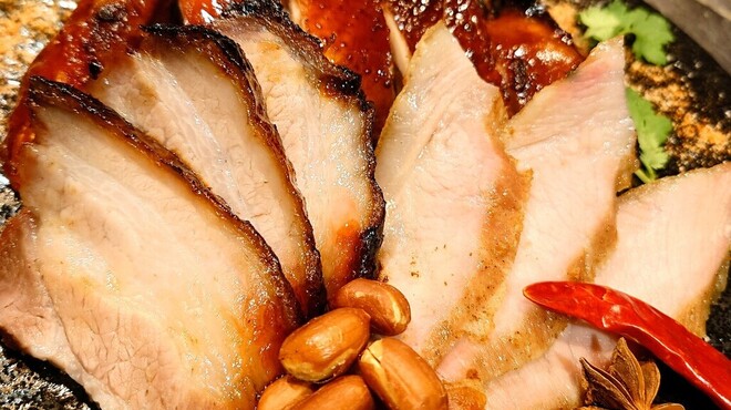 中華厨房 一歩 - 料理写真:特製窯で焼き上げた香港式叉焼