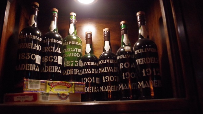 シガー&マディラ シャルト - ドリンク写真:1850年などのヴィンテージ物まで用意しております。