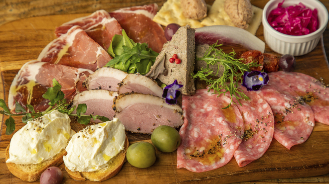 MEAT&WINE WINEHALL GLAMOUR - メイン写真: