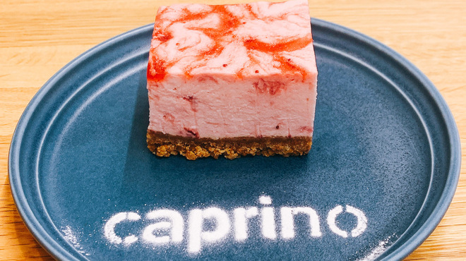 Cheese&cafe caprino - 料理写真:【イチゴのレアチーズケーキ】