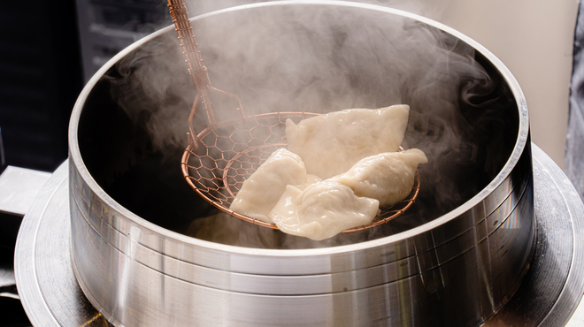 鉄なべ餃子 よし田 - メイン写真: