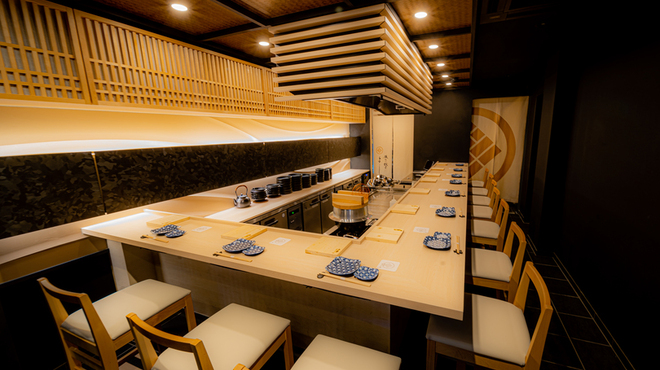 鉄なべ餃子 よし田 - メイン写真: