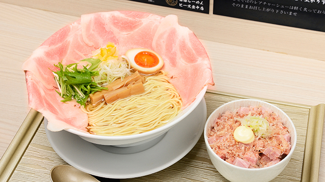 醤油らーめん ピース - メイン写真: